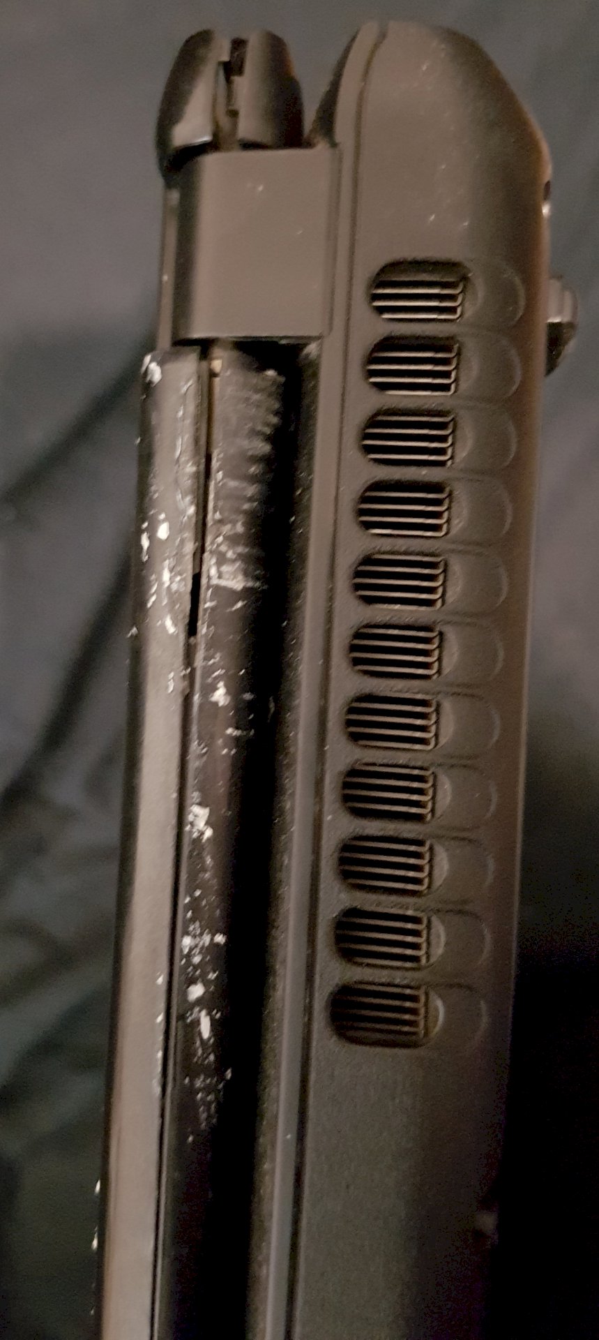 Frame cover on the laptop broken, can you fix it yourself