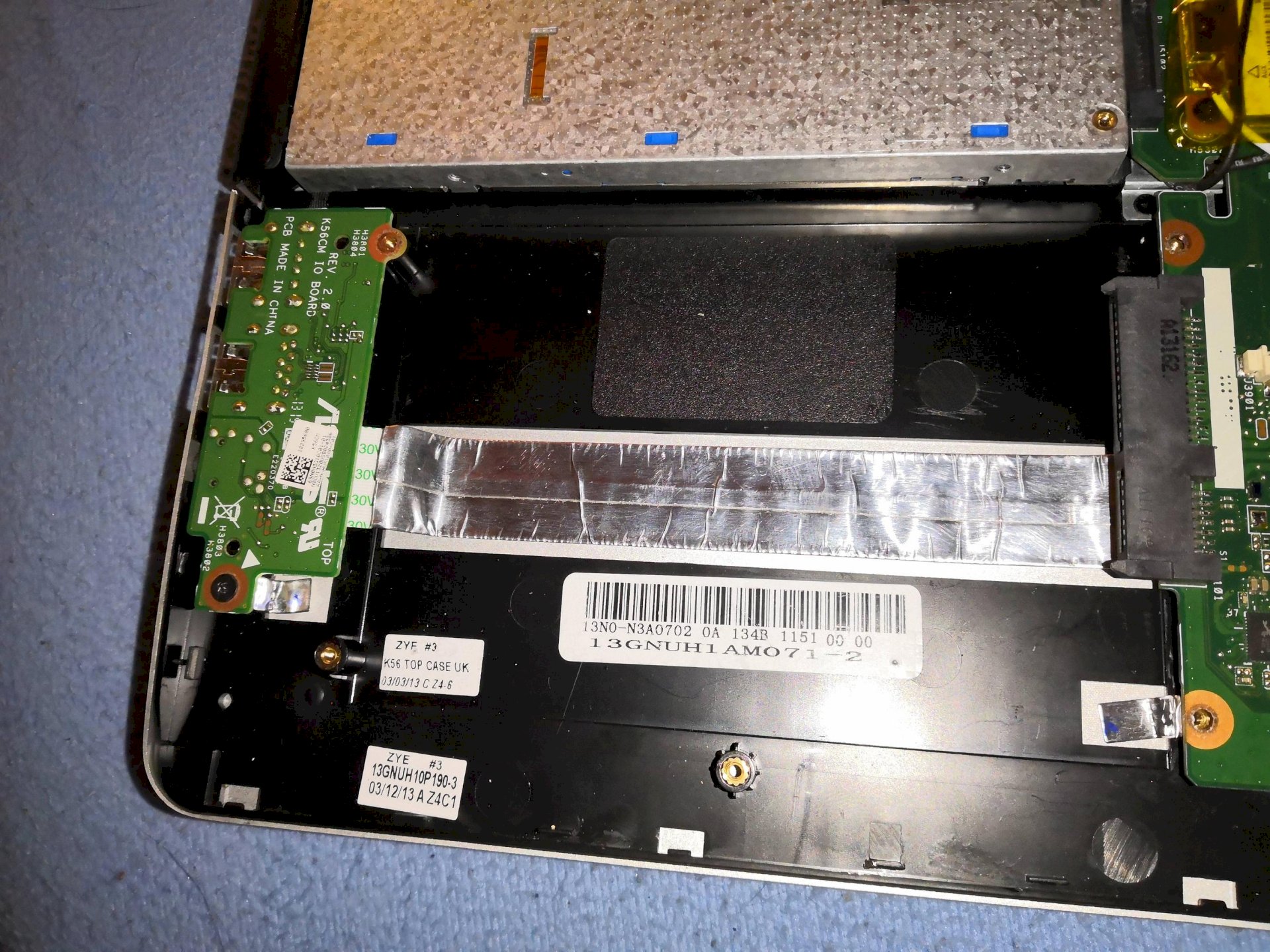 Laptop, 2 usb hubs broken on the side - 4