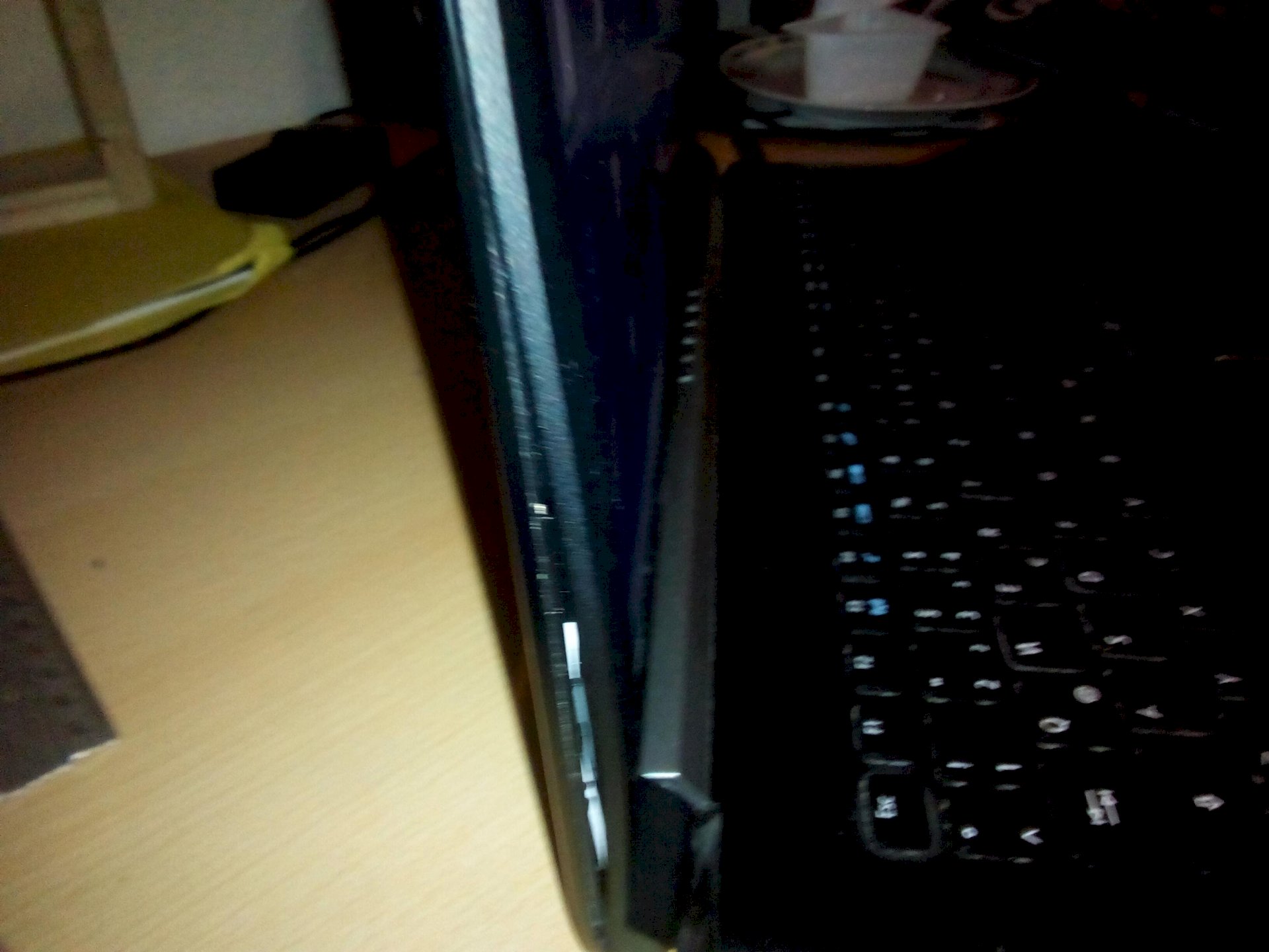 Laptop frame comes loose - 2