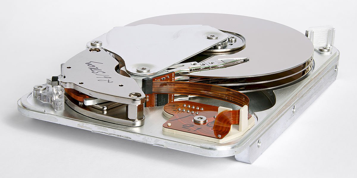 What is the difference between the SingleDrive Triple Drive and Raid-NotRaid hard disk