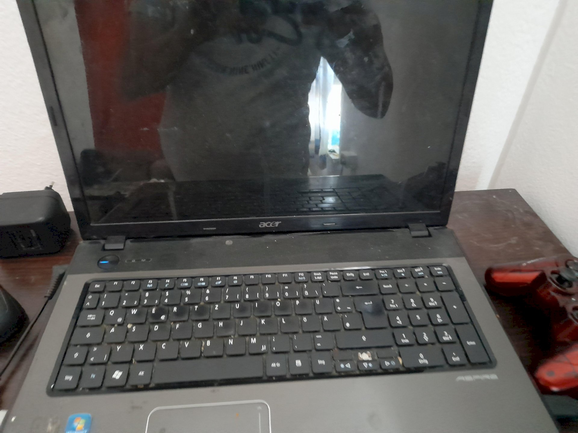 Boot up black screen on laptop