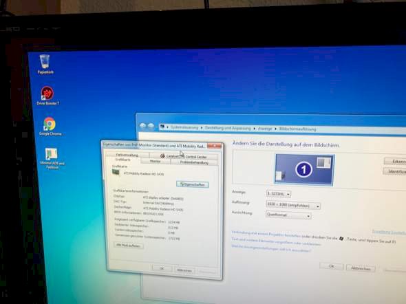 Windows 7 laptop HDMI picture with border