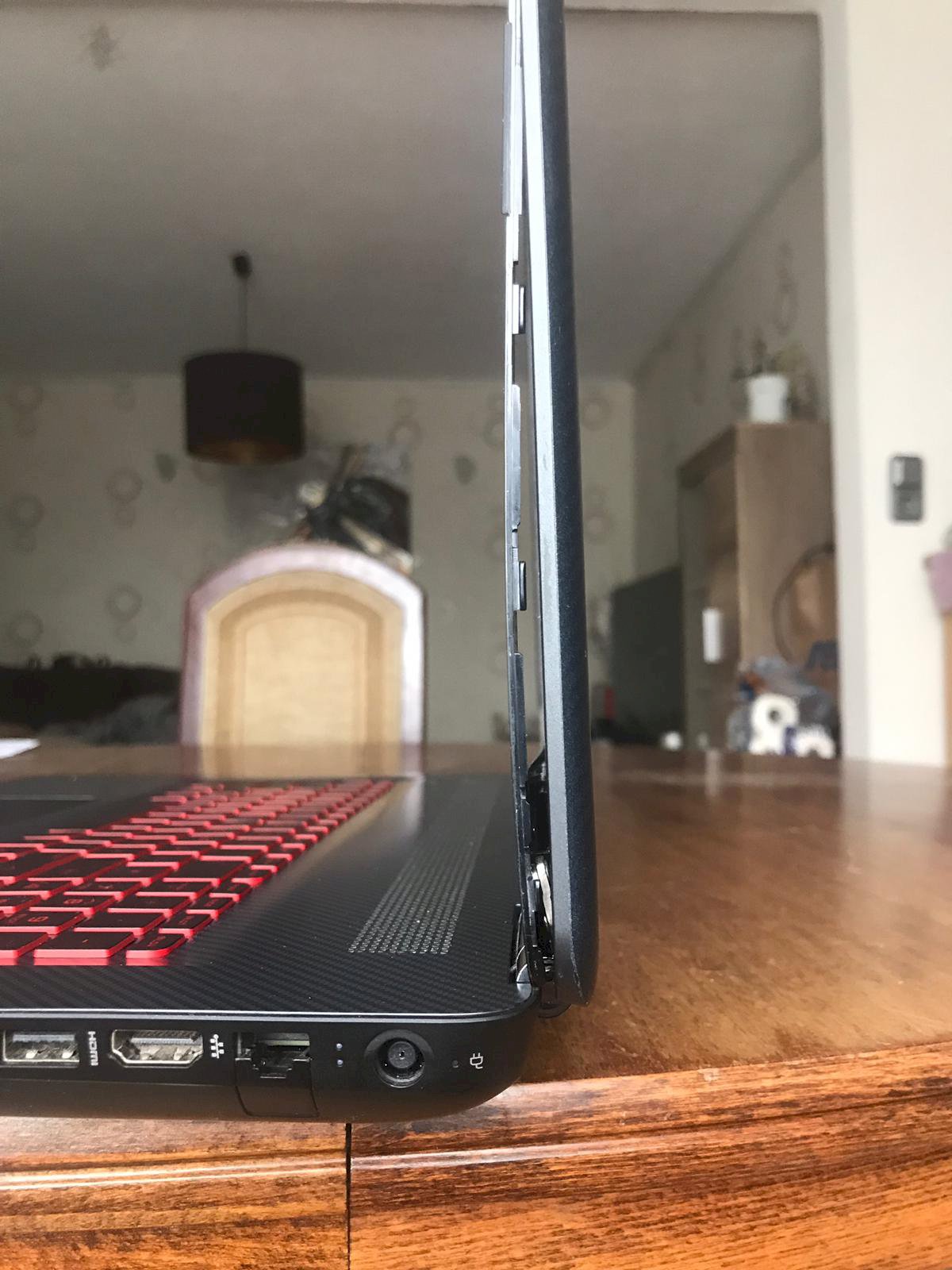 Laptop hinge broken but warranty does not work - 1