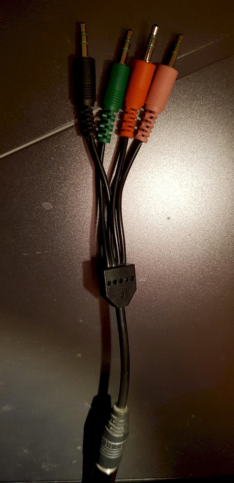 Connect headset to laptop