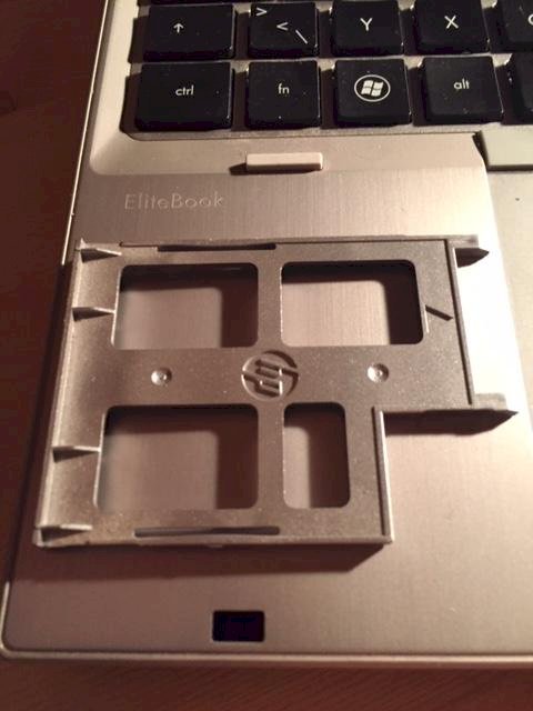 How does the card reader work on an HP Elitebook