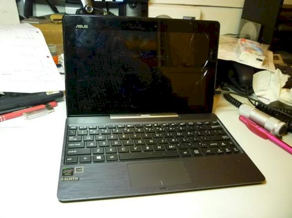 Can I reinstall Windows8 on a password-protected notebook with an external drive