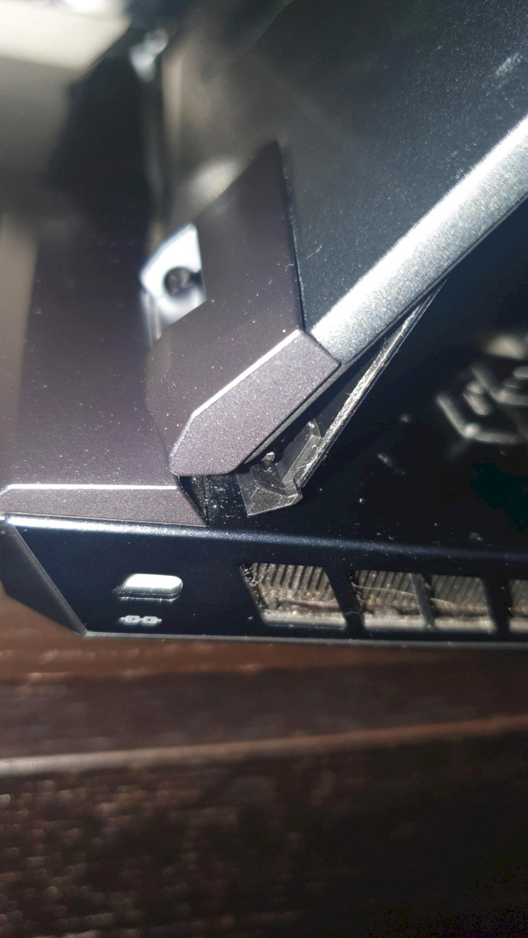 Screen goes off on the side of the laptop