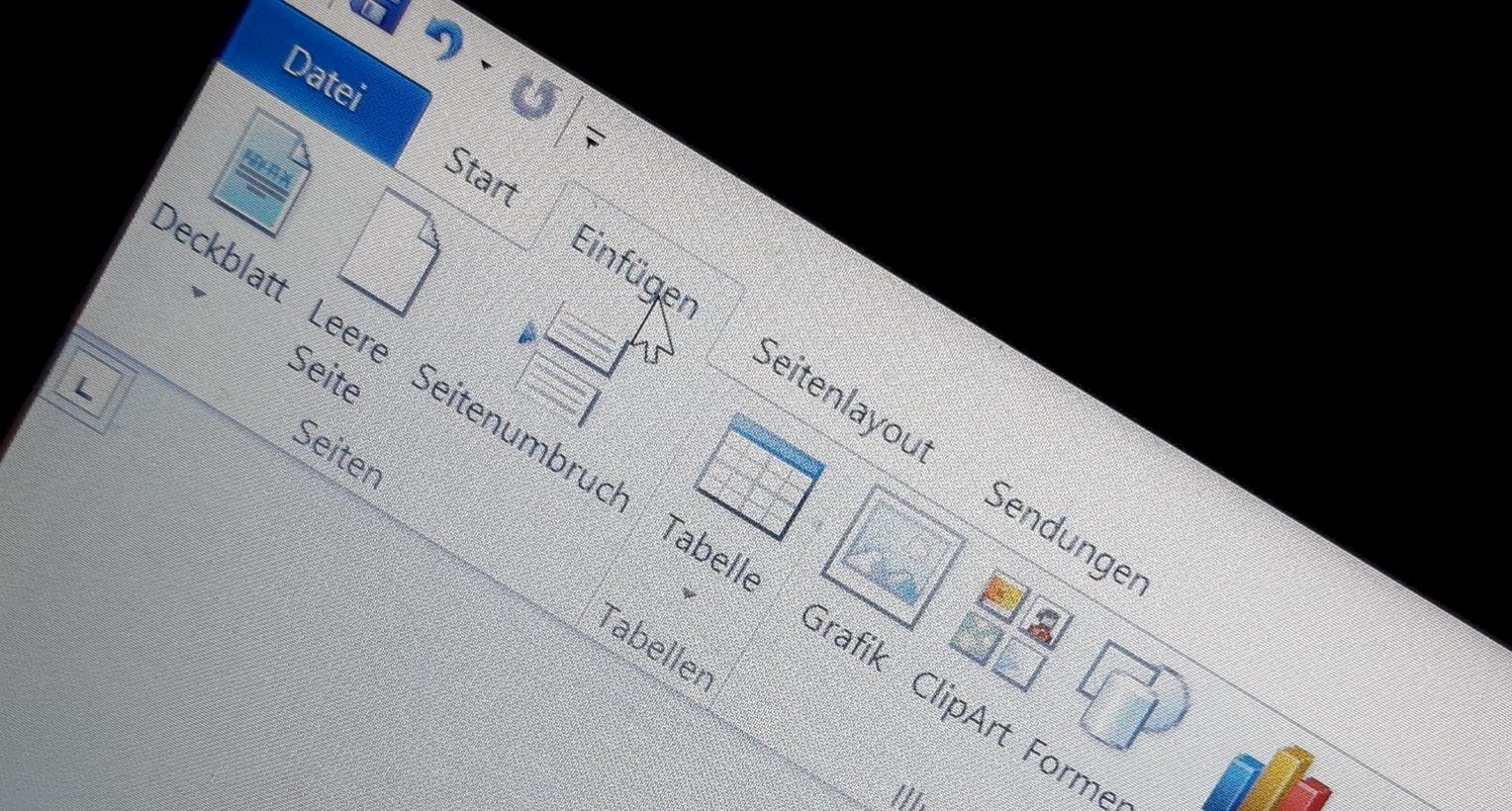 Why doesn t my Word have a full taskbar