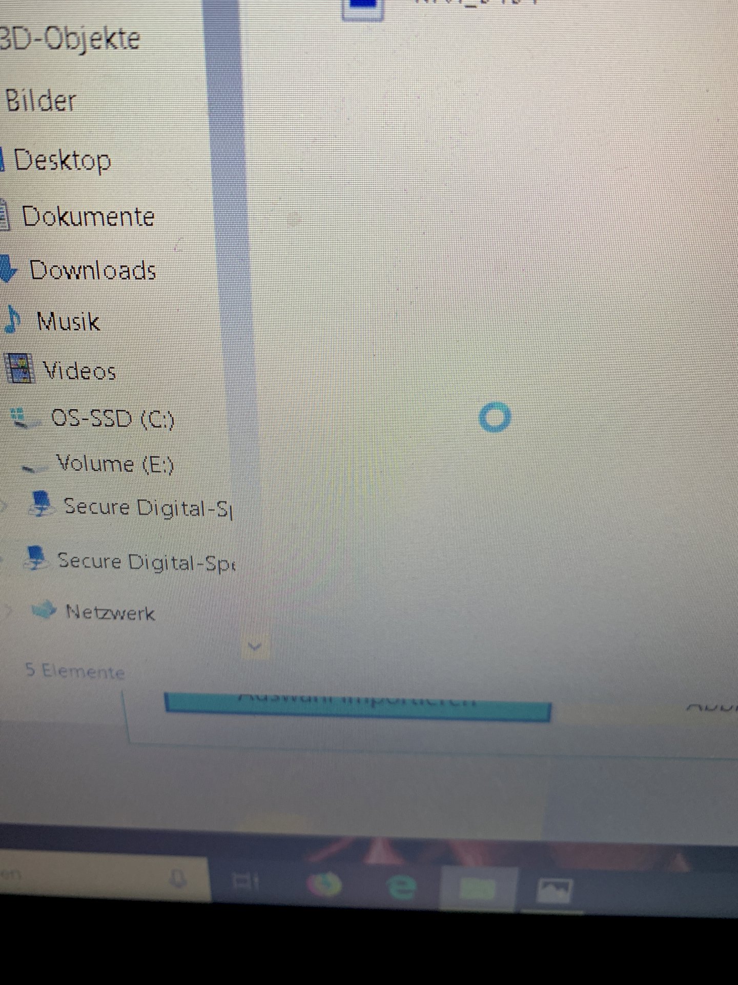 SD card is not opened on pc but on camera
