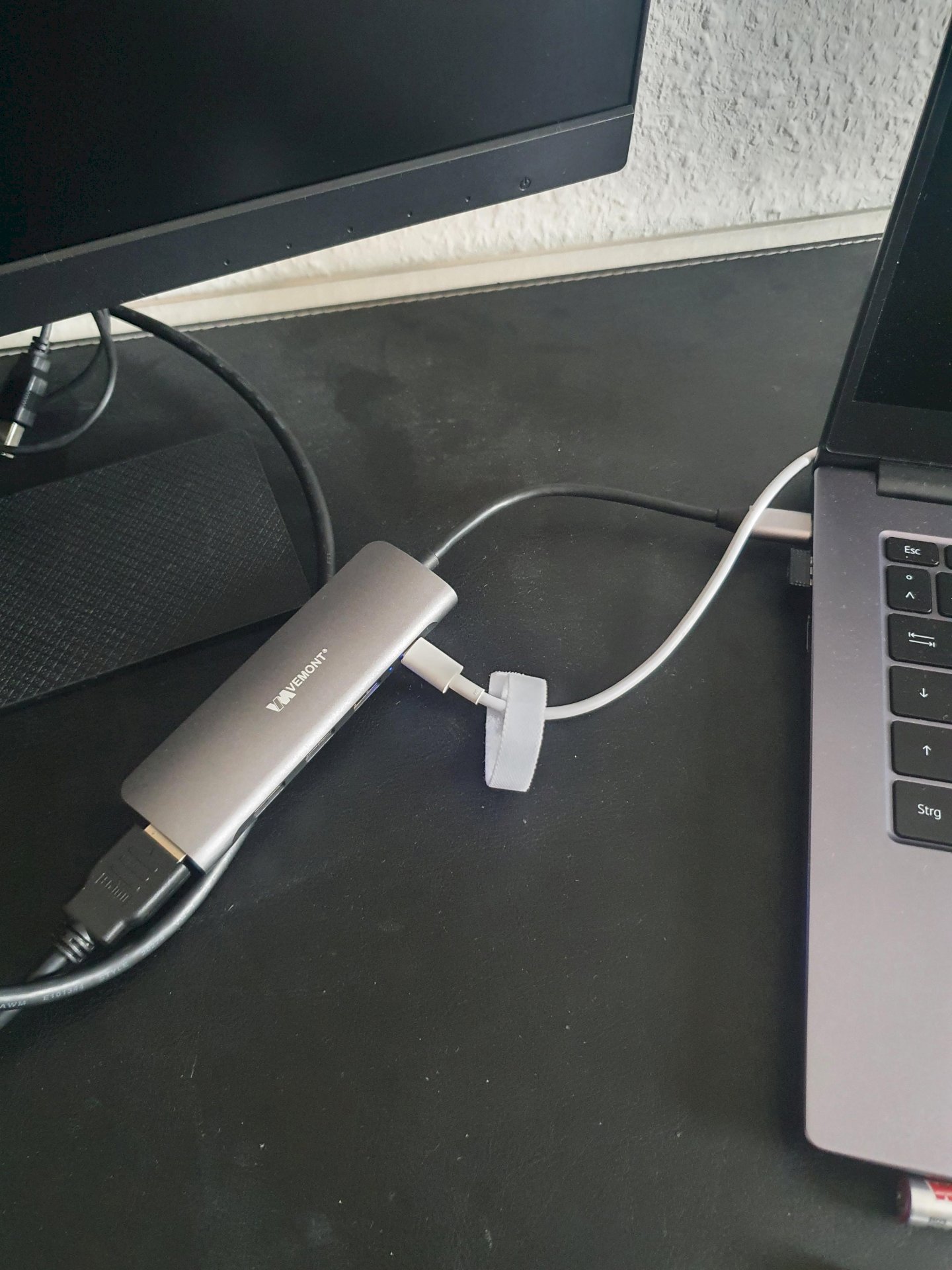USB C docking station hub does not work with HDMI cable