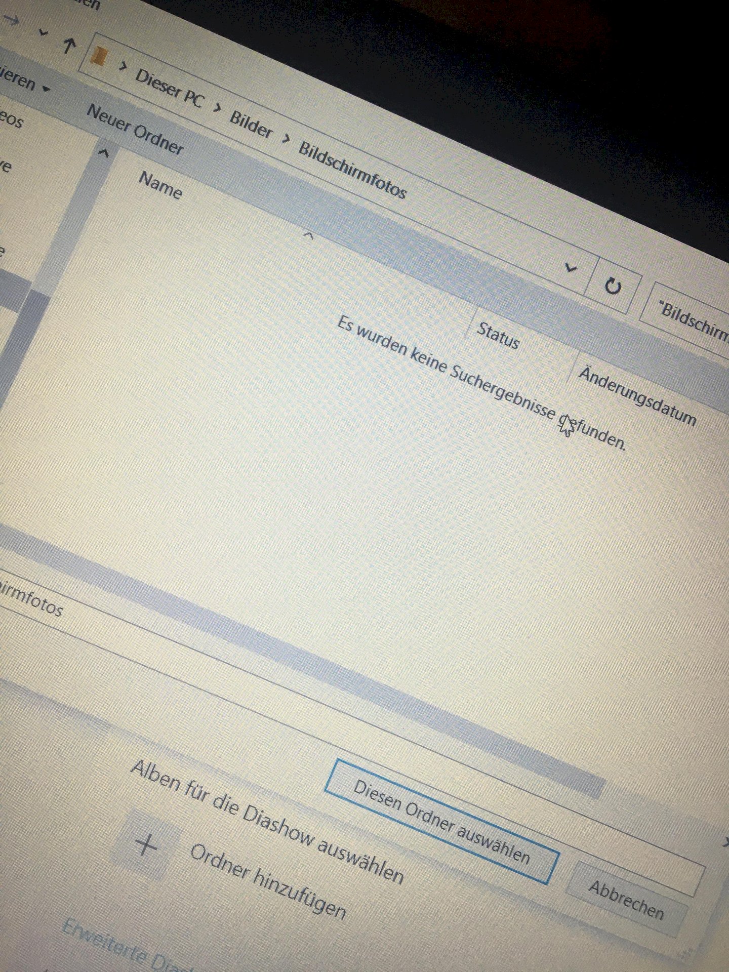 I want to do a slide show for the lock screen of my laptop and I already have photos but they are not displayed in the folder. What now