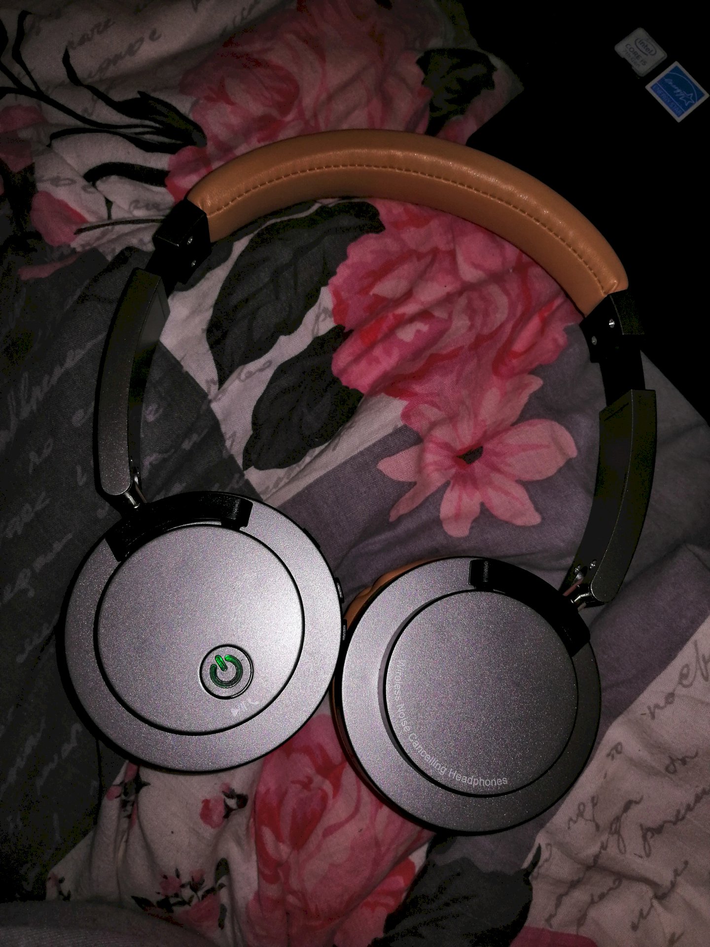 How do I connect the headphones correctly - 5