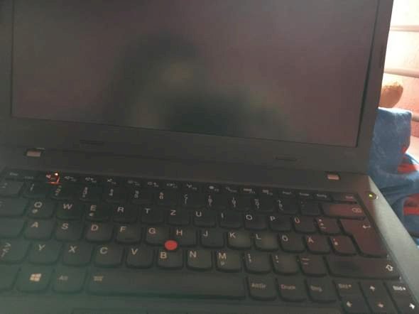 My screen stays black - what to do