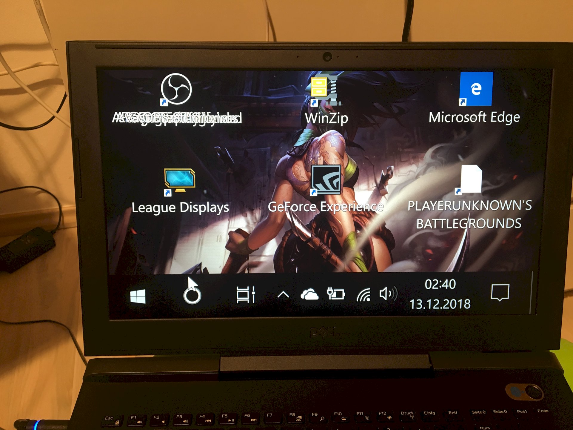 Laptop screen completely zoomed - 1