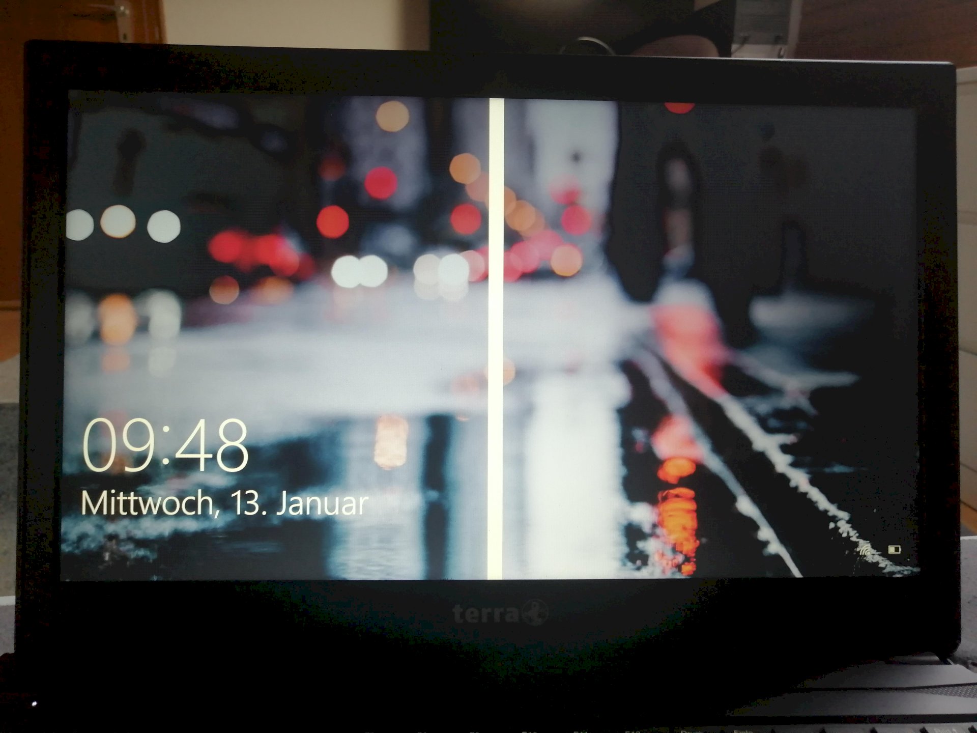 White bar on notebook display
