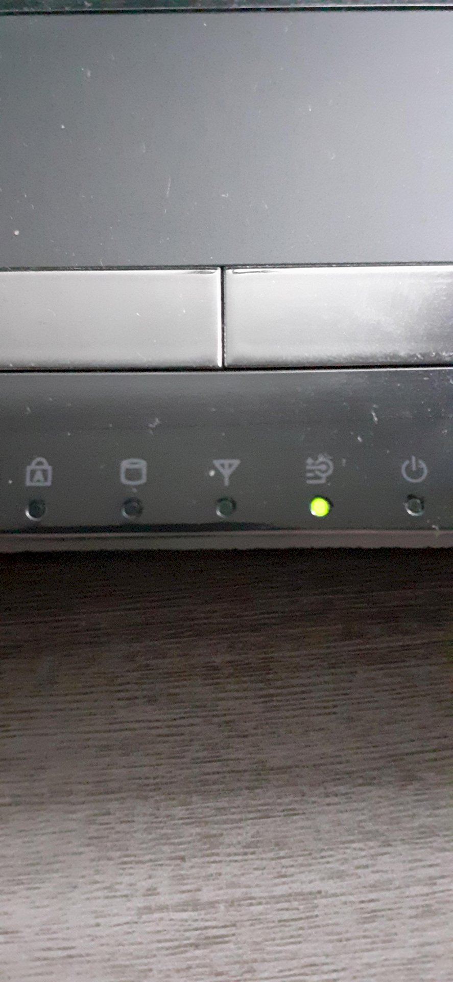 Why is my charging LED flashing on the Samsung laptop r540
