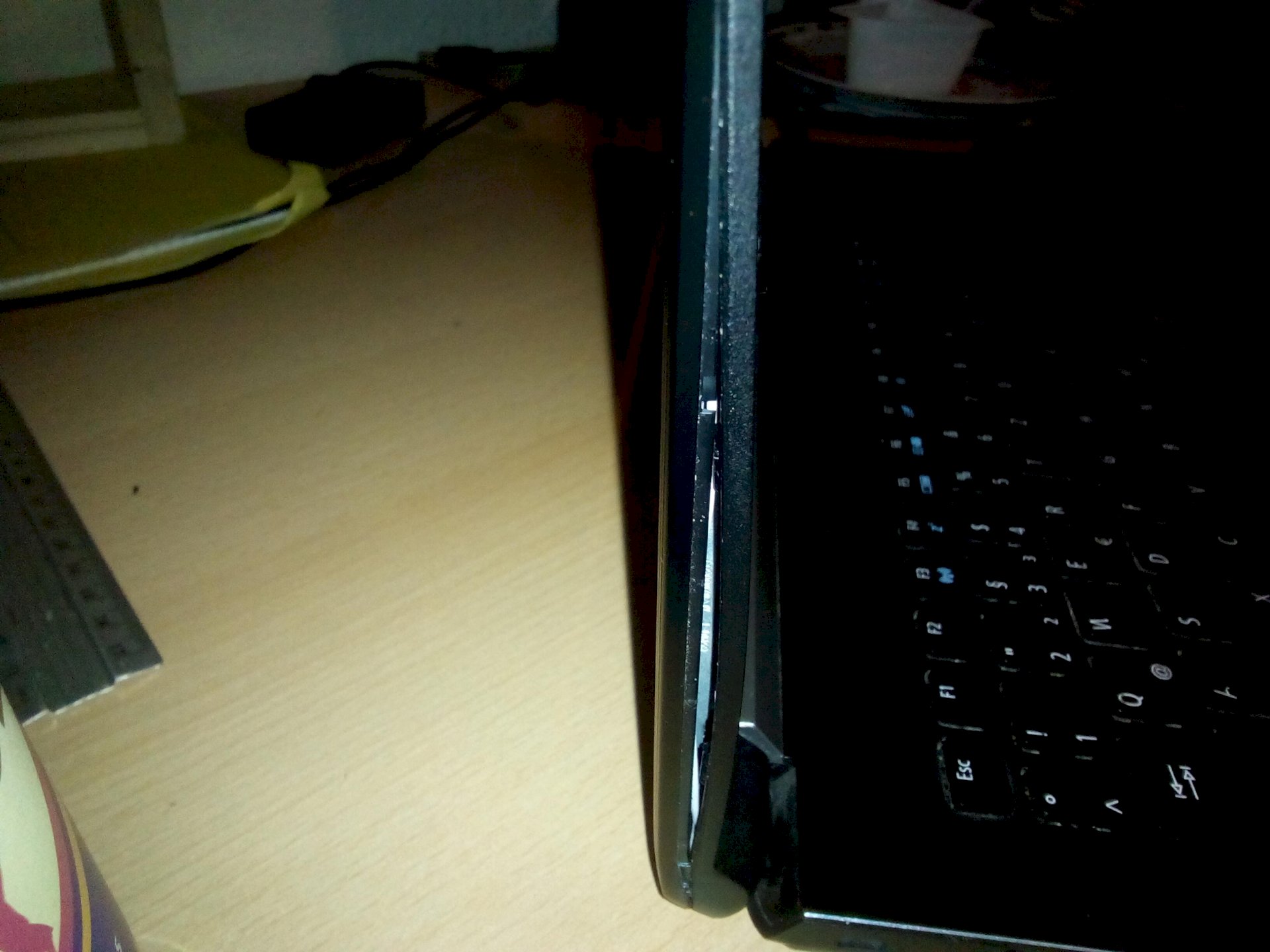 Laptop frame comes loose - 1